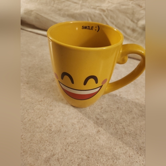 Yellow Smiley Face Mug - Picture 2 of 4